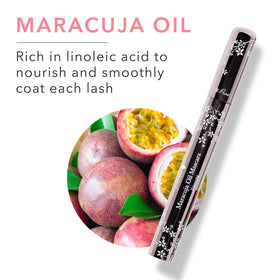 100% PURE mascara applied on lashes demonstrating length and separation benefits