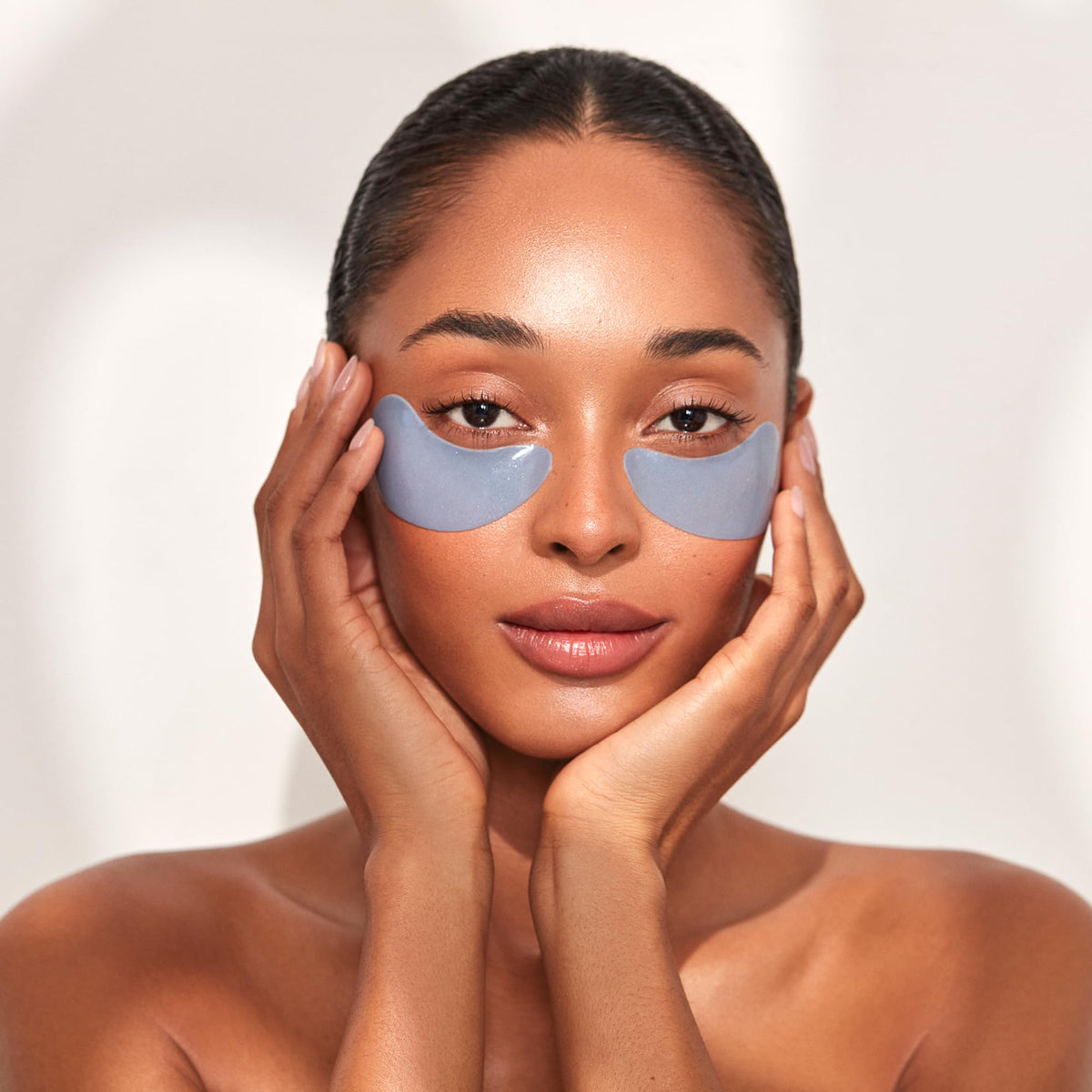 111SKIN detailed view of cryo gel texture and nourishing essence for hydrating benefits