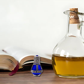 3 Arches USA oil pouring texture showing rich carrier oil and smooth consistency
