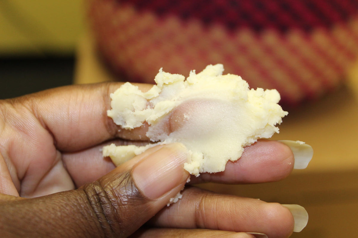 3CAYG ivory shea butter melting pour illustrating easy blending benefit