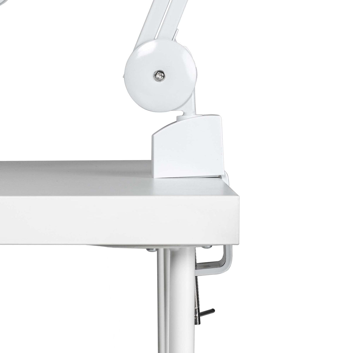 4BLANC flexible pantograph arm positioned over nail station for targeted suction