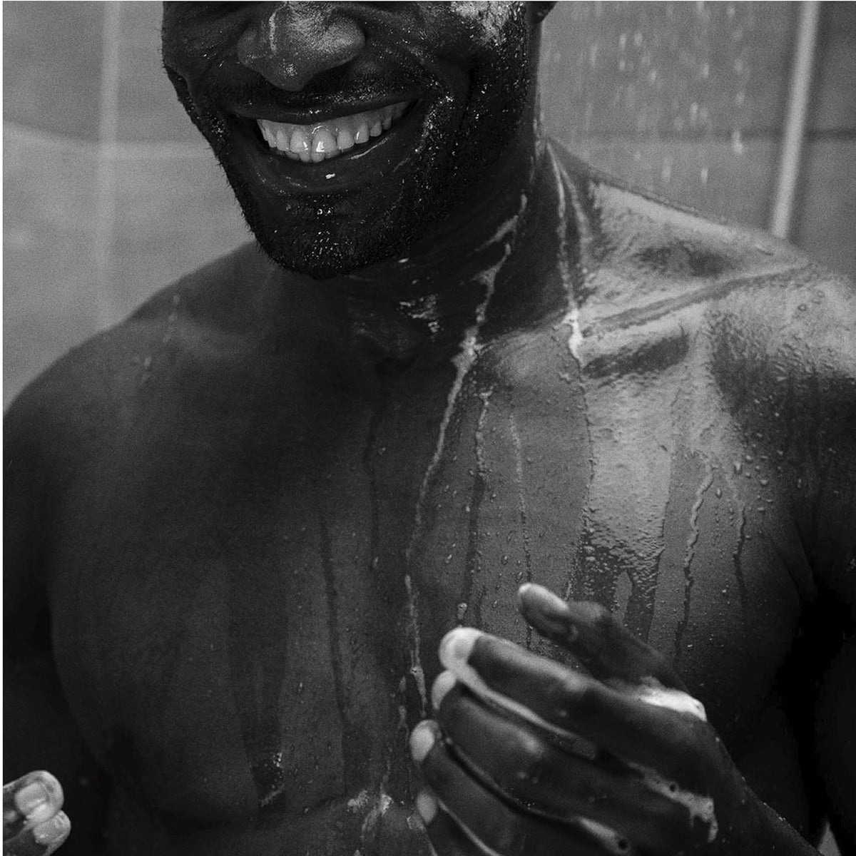 Aesop shampoo creamy lather on palm, sensory benefit: gentle rich foam