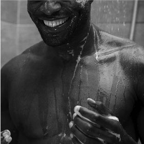 Aesop shampoo creamy lather on palm, sensory benefit: gentle rich foam