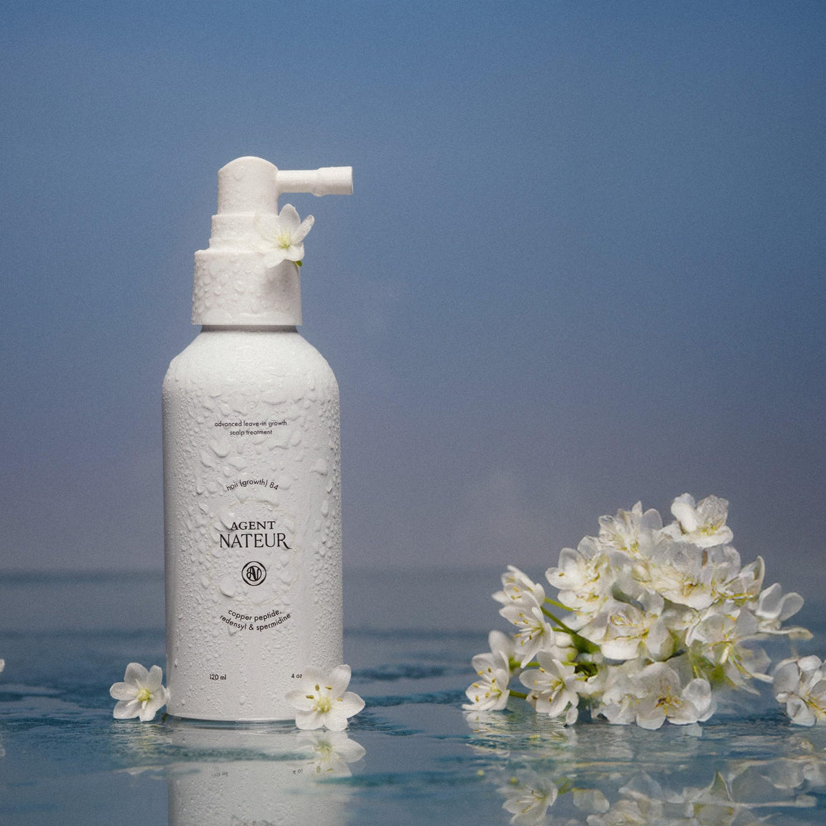 Agent Nateur holi (growth) 84 being sprayed onto scalp demonstrating easy use