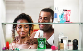 Alcolado Glacial aftershave application on jawline providing soothing effect