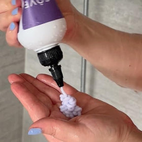 Alcôve conditioner being used in a bathroom routine for smoother, frizz-reduced hair