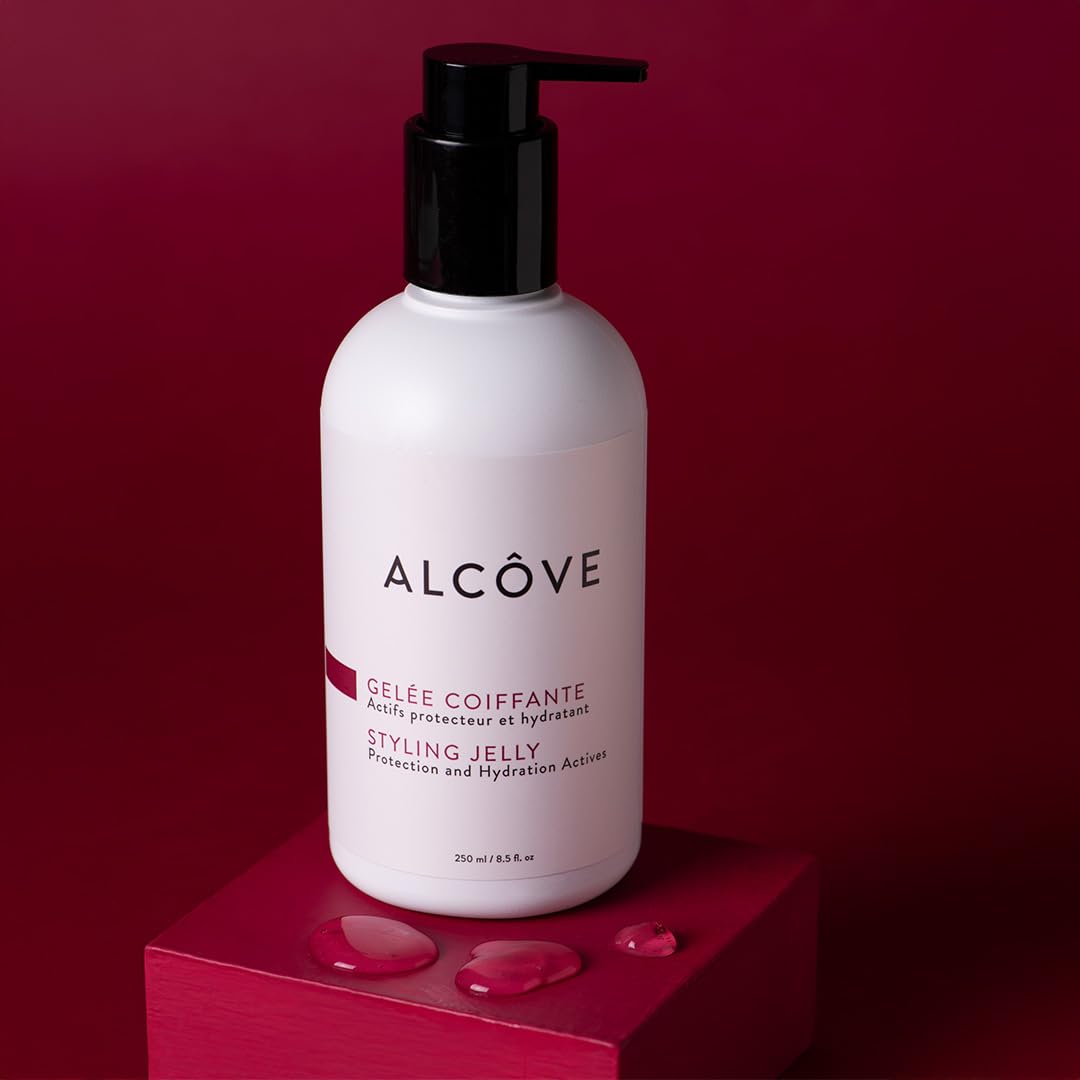 Alcôve styling jelly applied while scrunching curls for defined, frizz-free result
