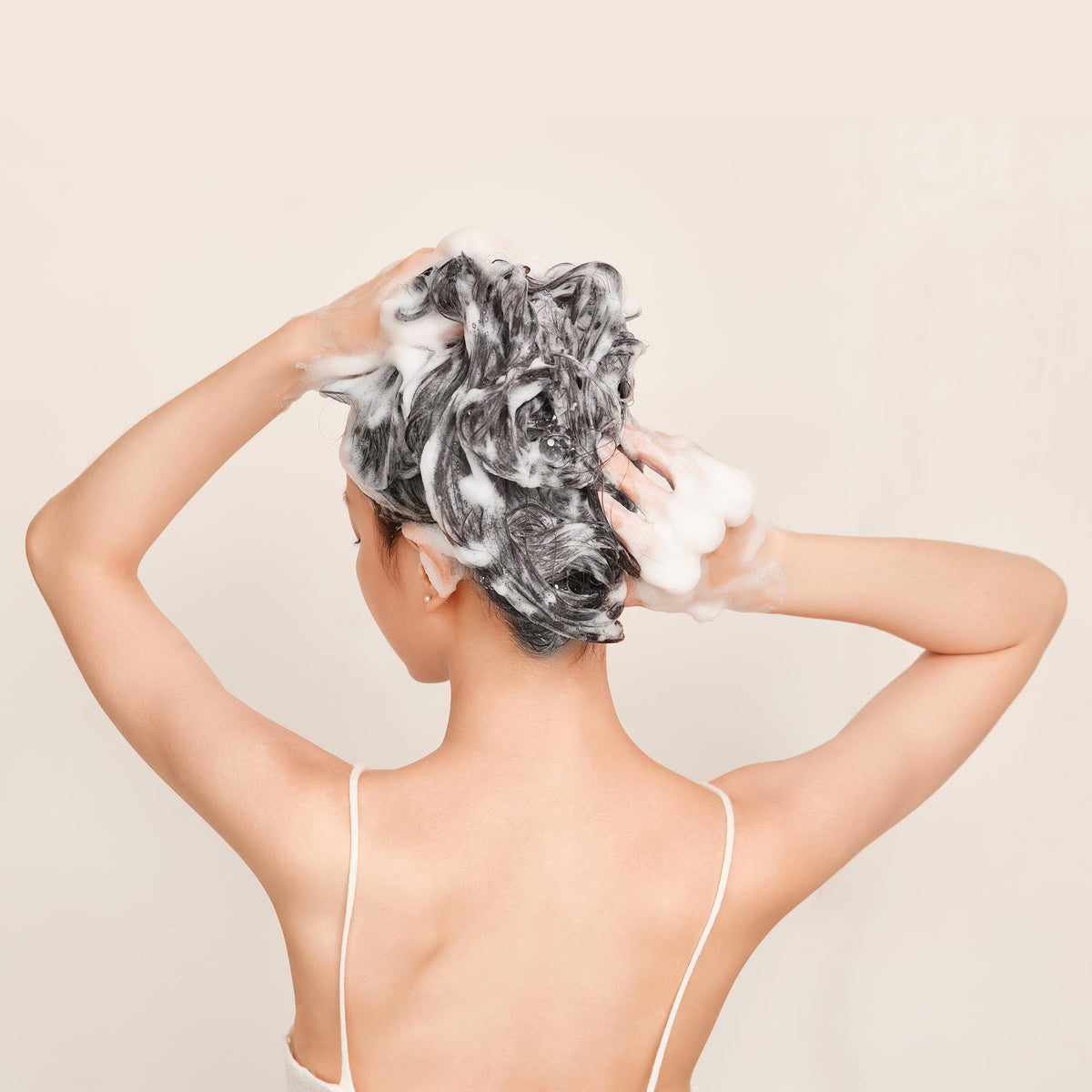 ALFAPARF MILANO before and after image shows transformation from dry to hydrated hair