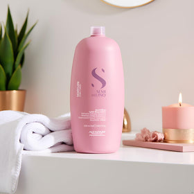 ALFAPARF MILANO close-up hair strand displays enhanced shine and smoothness