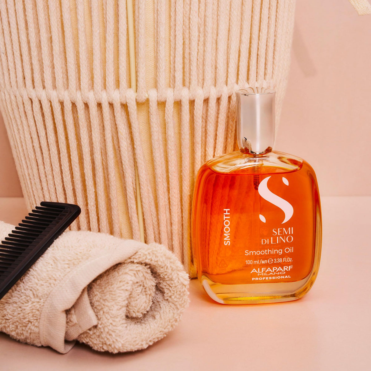 ALFAPARF MILANO hibiscus extract close-up highlighting natural softening benefit