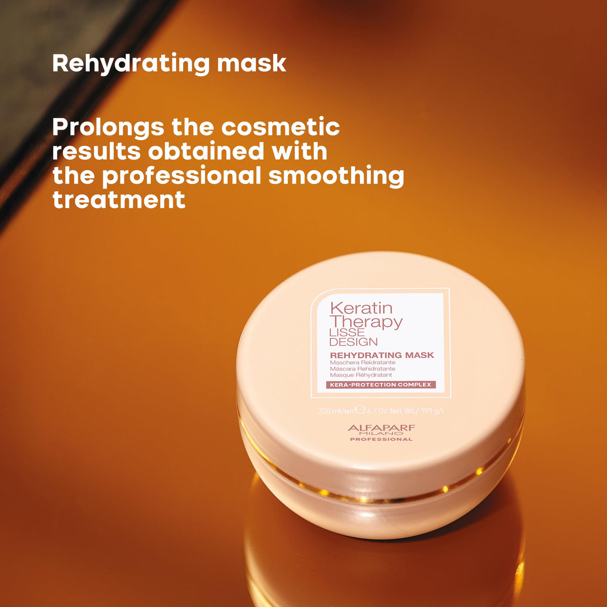 ALFAPARF MILANO hand applying mask to hair lengths for improved manageability