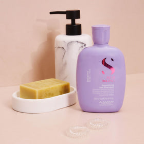 ALFAPARF MILANO hair in use during shampooing, demonstrates frizz control while cleansing