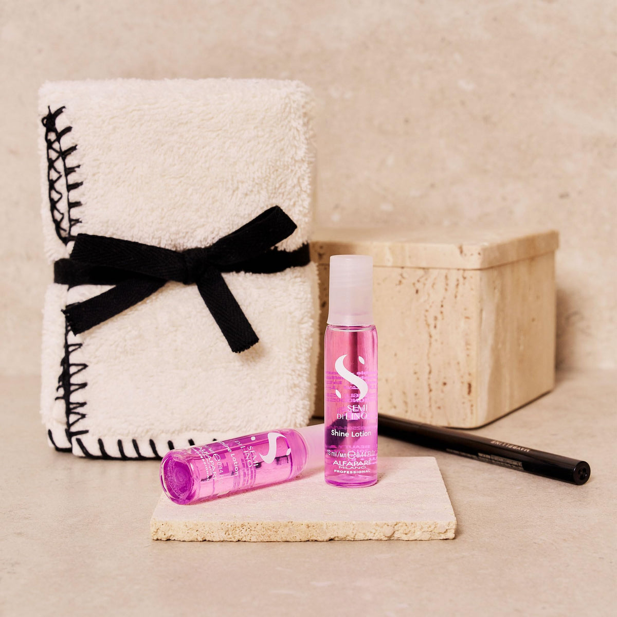 ALFAPARF MILANO open vial texture displayed for lightweight lotion benefit