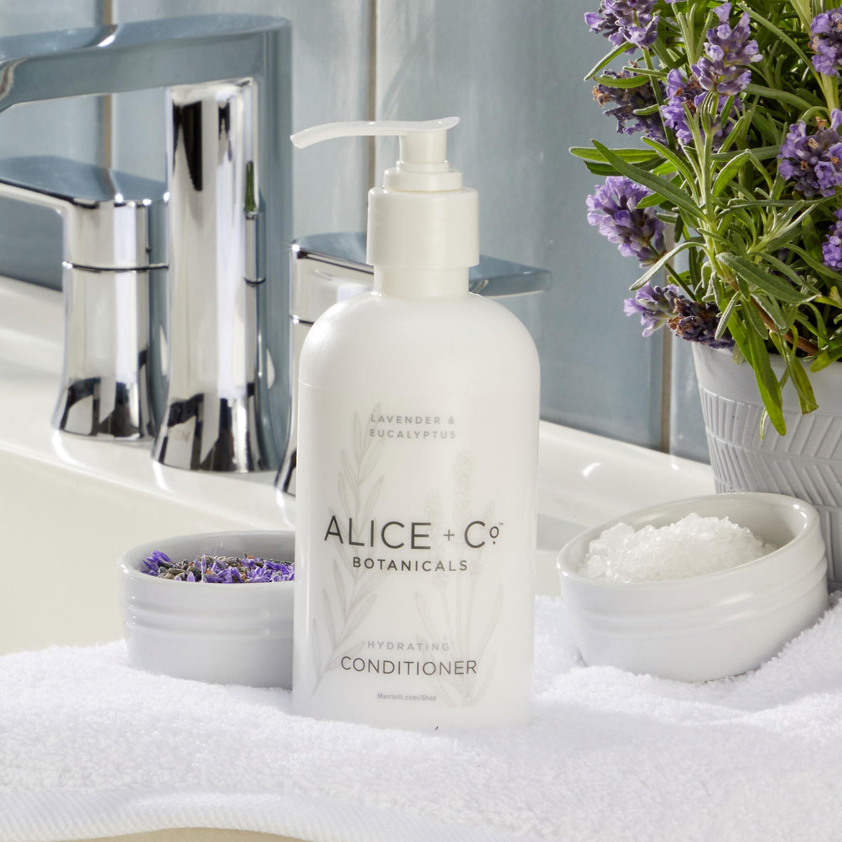 Alice + Co. conditioner cream texture close-up for easy conditioning