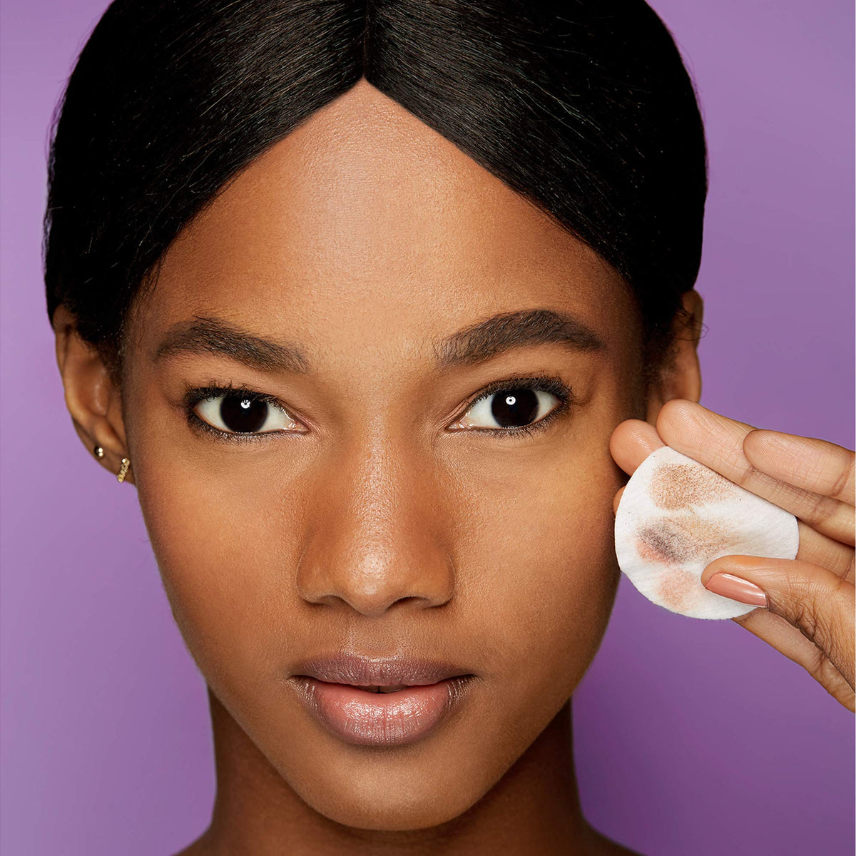 Almay pads in hand illustrating easy, mess-free application