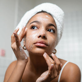 Ammoya Naturals facial cleansing demo showing daily use benefits