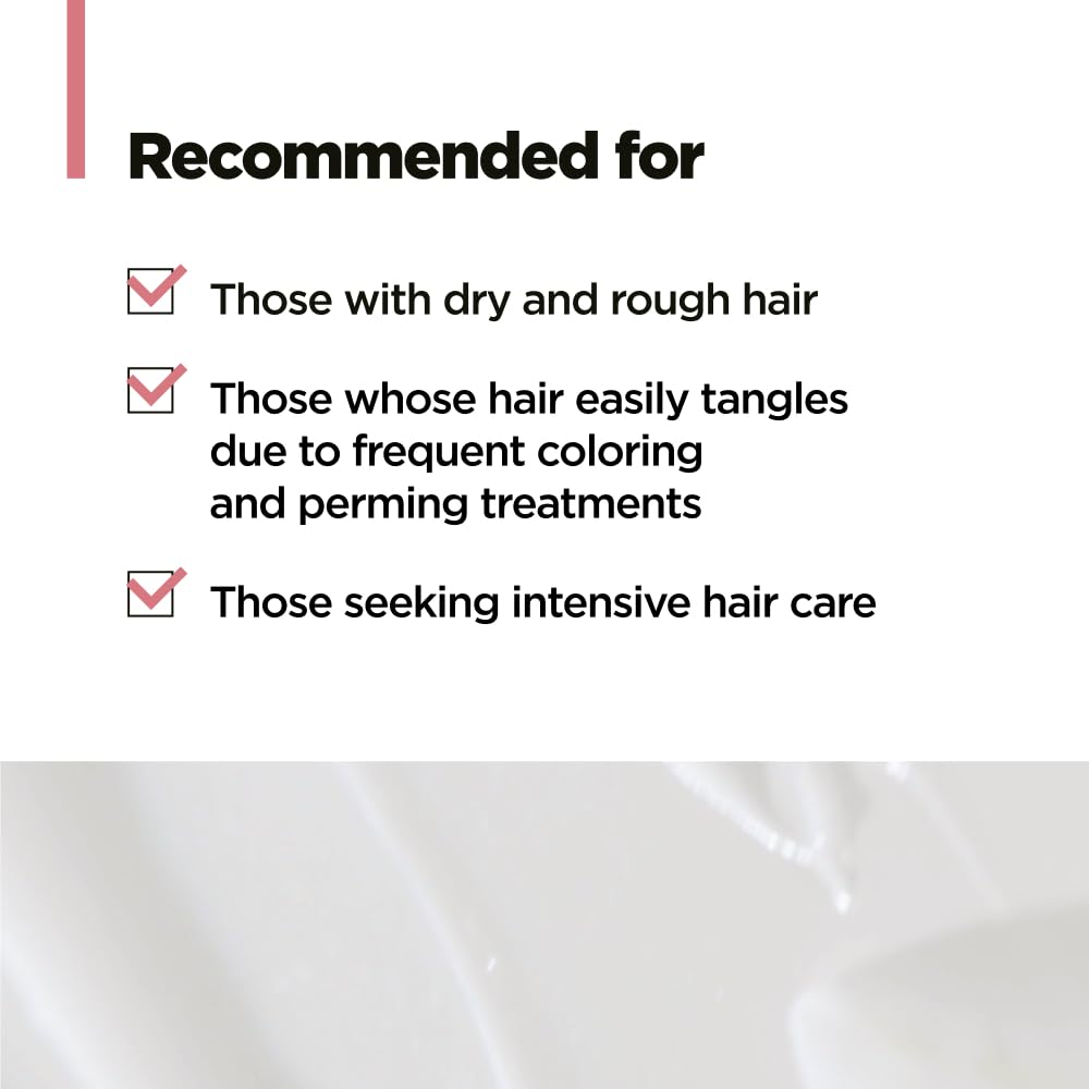 AMOS PROFESSIONAL applying mask to damp hair for immediate detangling and smoothness