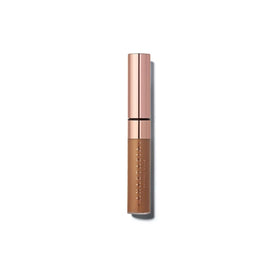 Anastasia Beverly Hills wand close-up demonstrating precise application and control