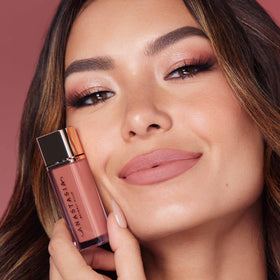 Anastasia Beverly Hills teardrop wand close-up showing precision applicator benefit accurate lining