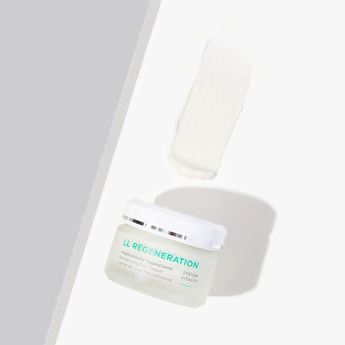 ANNEMARIE BÖRLIND ingredient list card emphasizing natural formulation clarity