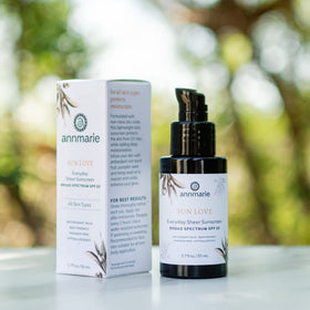 annmarie lifestyle beach bag image showing reef-safe sunscreen for outdoor days