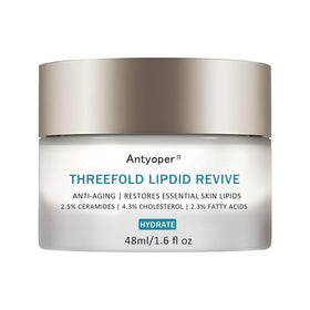 Antyoper close-up of cream texture demonstrating rich hydration and smoothness