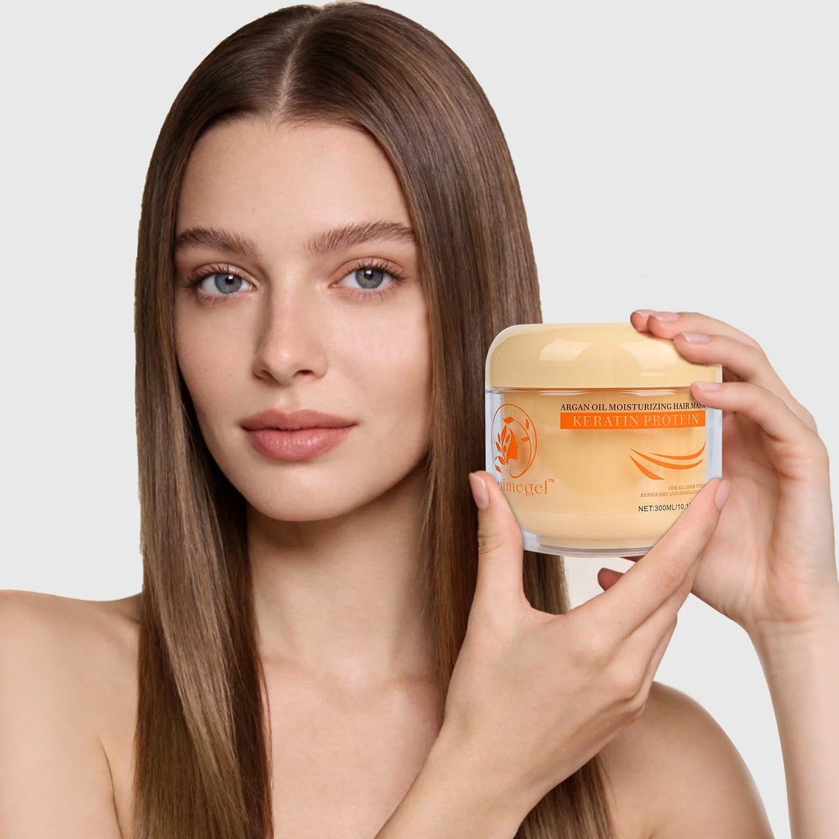 Aomimegel set used by woman with shiny hair showcasing restored smoothness