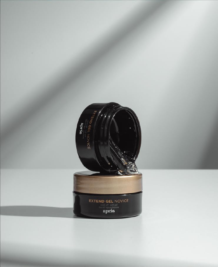 APRÉS applying gel with Gel‑X tip demonstrating secure hold and easy positioning
