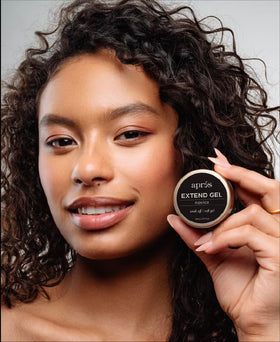 APRÉS soak‑off demo showing removal ease and gentle nail care benefit