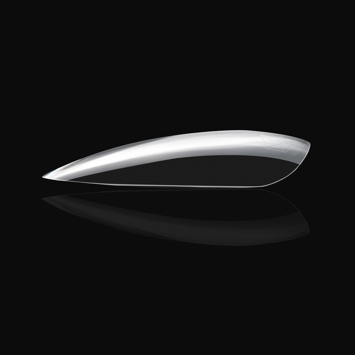 APRÉS tip edge detail highlighting thin base for seamless cuticle fit and professional look