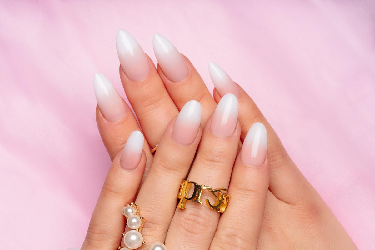 APRÉS close-up of ombré gradient on a Gel-X tip highlighting flawless fade