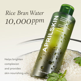 APRILSKIN pouring toner into palm to demonstrate quick absorption benefit