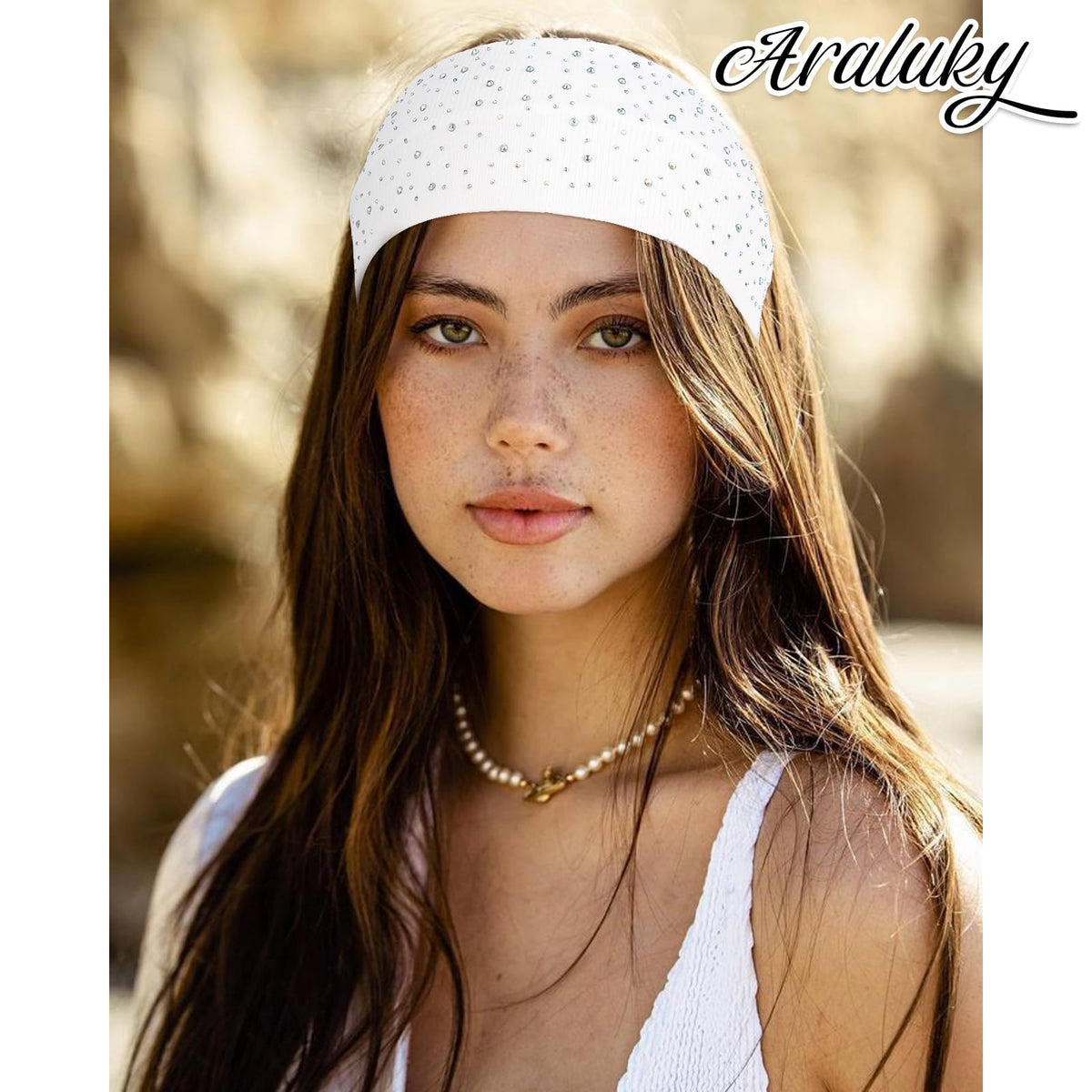Araluky worn by woman outdoors demonstrating secure non-slip hold