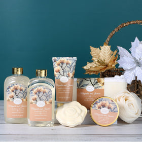 ArioseMonde body lotion pouring on hand showing moisturizing action with shea butter