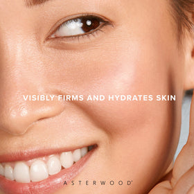 Asterwood applying serum to hand illustrating easy spread and hydration benefit