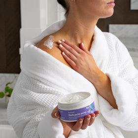 ASUTRA open jar label detail displaying ingredient callouts like Zechstein magnesium and capsaicin for transparency