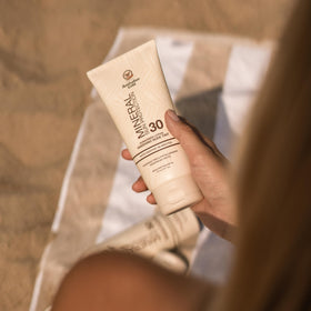 Australian Gold label close-up displaying zinc oxide and titanium dioxide