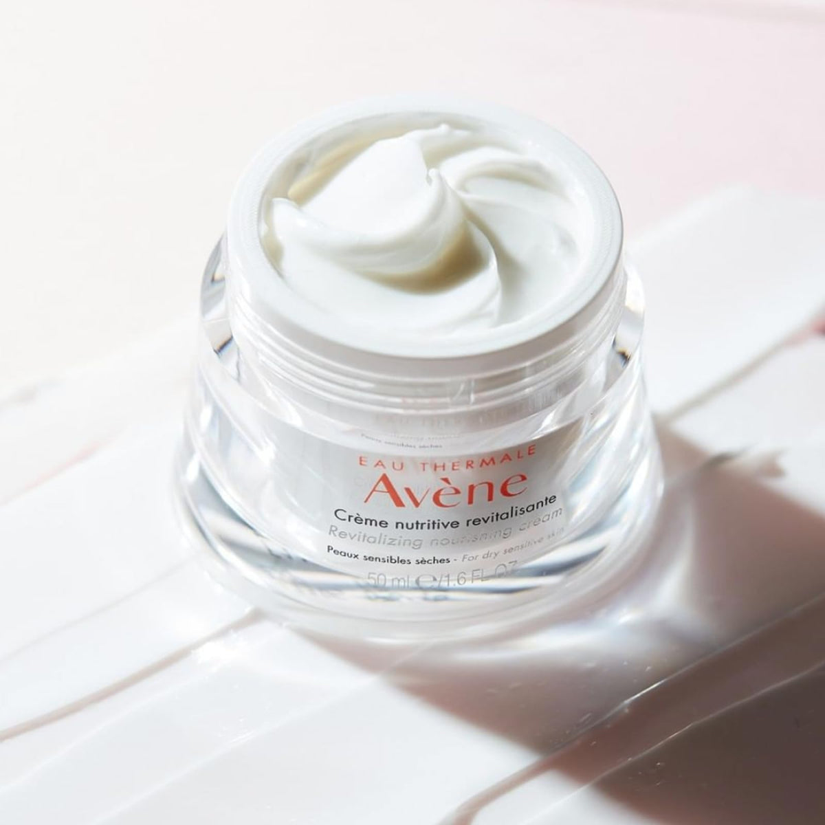Avène cream applied on hand demonstrating smooth absorption benefit