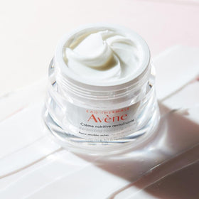 Avène cream applied on hand demonstrating smooth absorption benefit