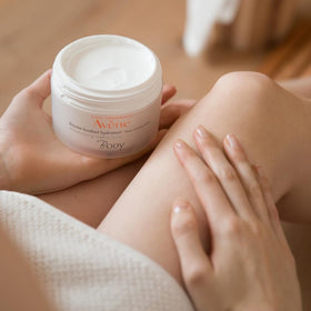 Lifestyle bathroom shelf with Avène balm illustrating daily care benefit