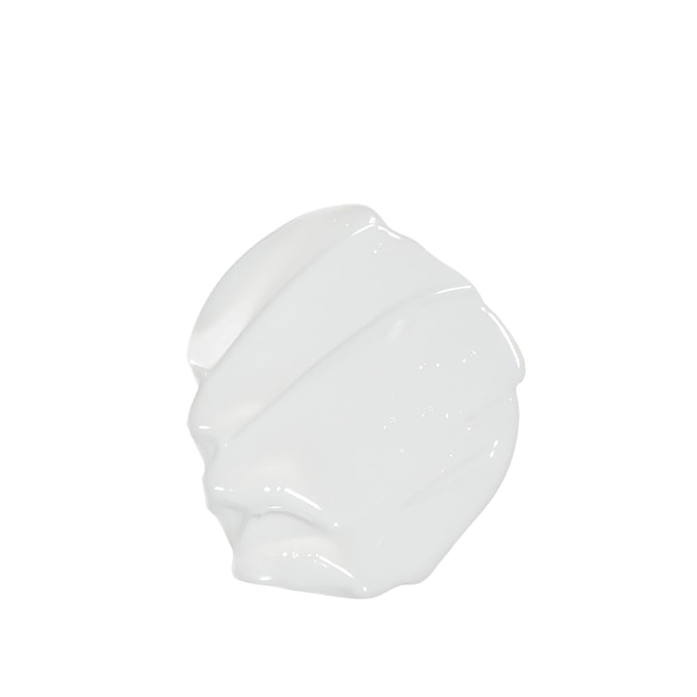 Close-up of creamy shea oil texture highlighting Avène rapid absorption