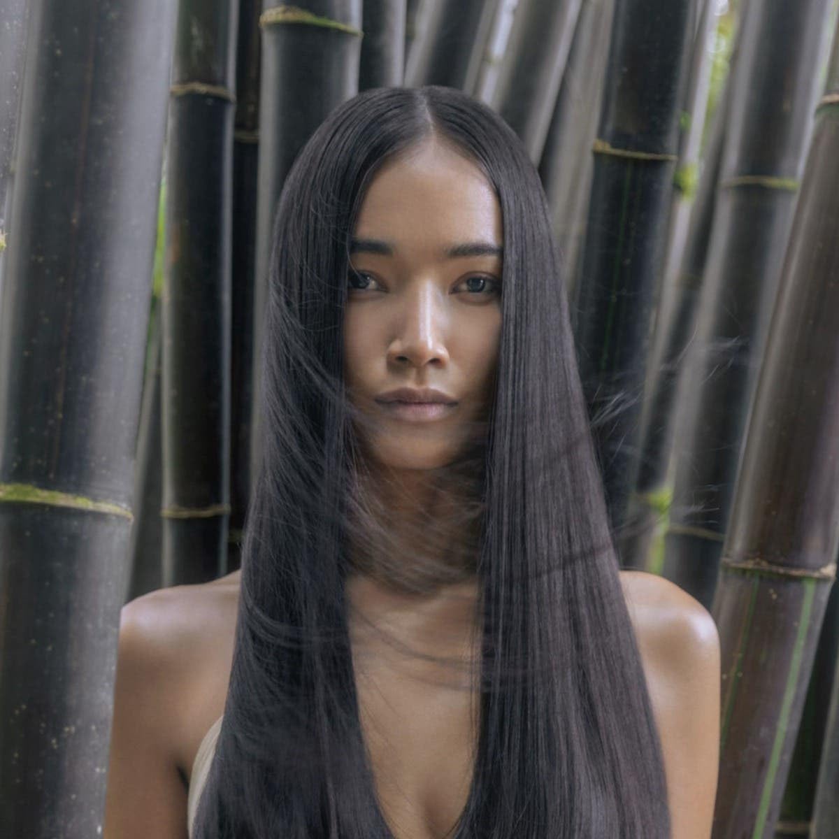 In-shower application demonstrating Awapuhi Wild Ginger detangling wet hair
