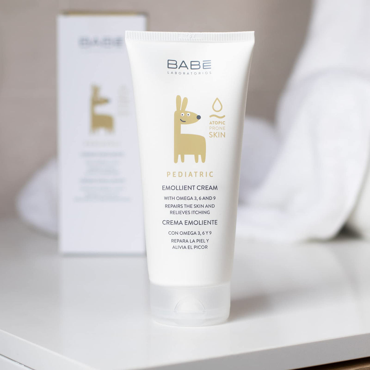 Laboratorios Babe cream applied to baby arm demonstrating gentle hydration and comfort