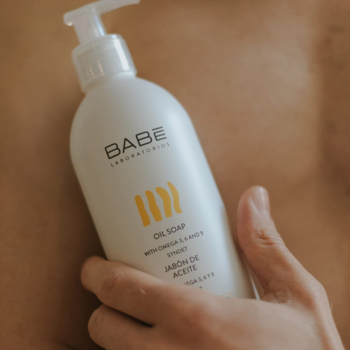 LABORATORIOS BABE bottle beside moisturizer to show routine pairing