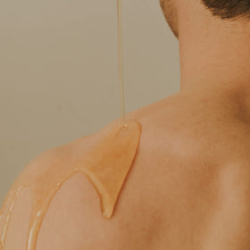 LABORATORIOS BABE pouring oil soap into palm for easy application