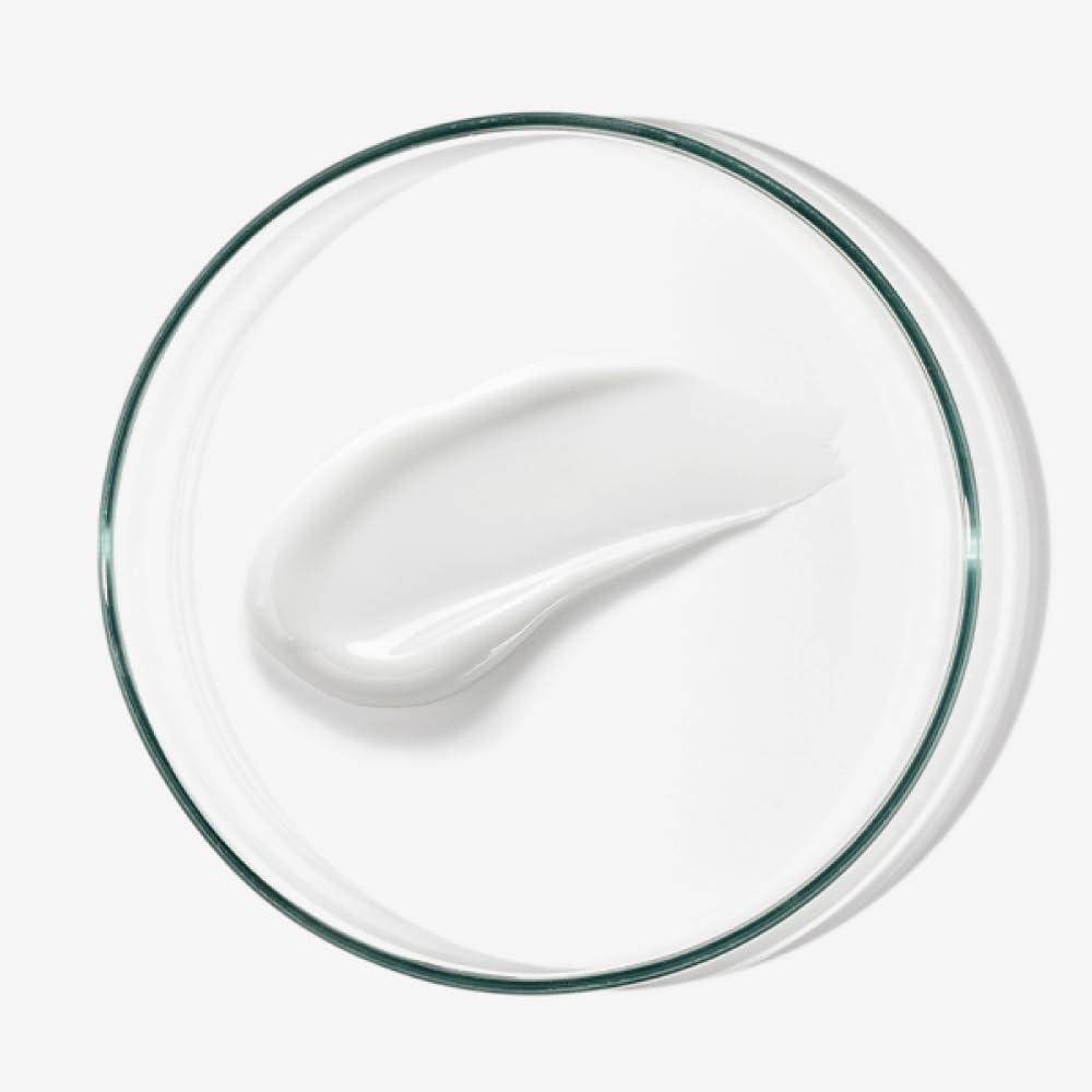 LABORATORIOS BABE applied to dry elbow in use photo showing visible softening and comfort benefit
