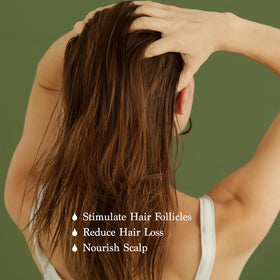 BabyFaceDiary applying oil during scalp massage to improve manageability