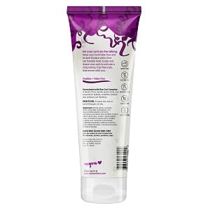 BabyFaceDiary lifestyle image of defined curls using gel for frizz control