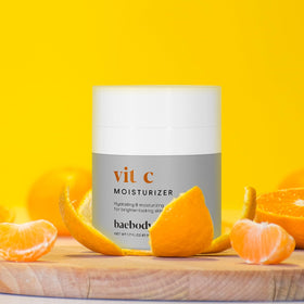 Baebody applying cream to face demonstrating lightweight, quick absorption
