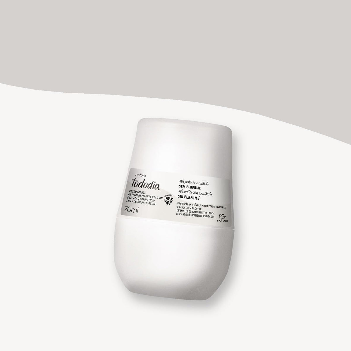 Bagues close-up of roll-on applicator demonstrating smooth hydration